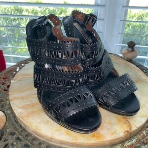 BCBGMAXAZRIA vintage Black Leather strappy heels Size 7